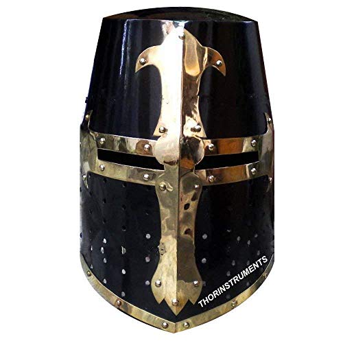 Casco medieval de caballero templario de Halloween con acabado negro y dise&ntilde;o de lat&oacute;n